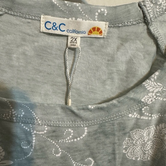 C&C California Women's Light Gray Floral Blouse - Picture 2 of 5